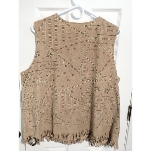Bentley Plus Women's 1X Southwest Western Painted Aztec Fringe Country Vest - Picture 9 of 12